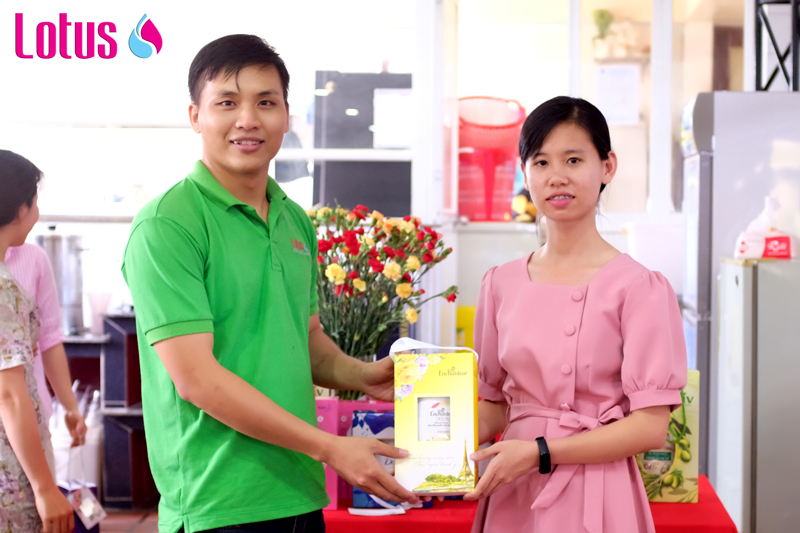 Mừng ngày Quốc tế Phụ nữ 8/3 tại Công ty Lotus